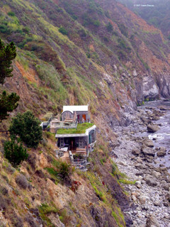 Cliffside spa and massage center overlooks ocean